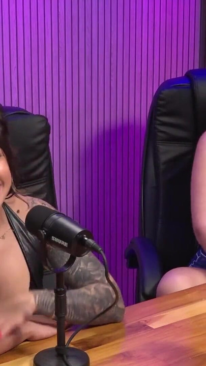 Detik menjatuhkan rahang daripada "Awek Gemuk seksi dan awek Nakal Jepun bermesra di Podcast TV California"