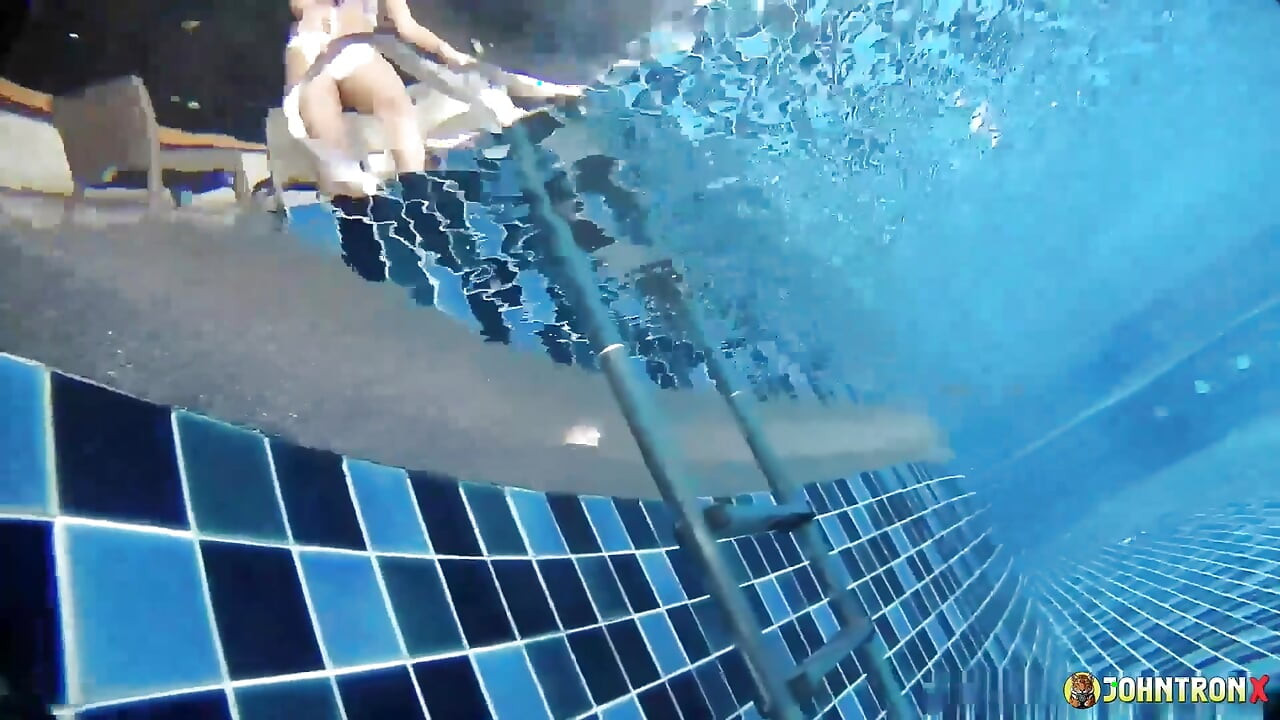 JohnTronX - Underwater fuck with a hot Asian amateur babe