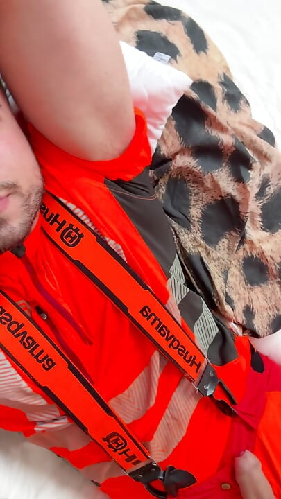 Tyler Blake Jerking off in Hivis Lumberjack Workwear - Muscle Flexes & Explosive Cumshot