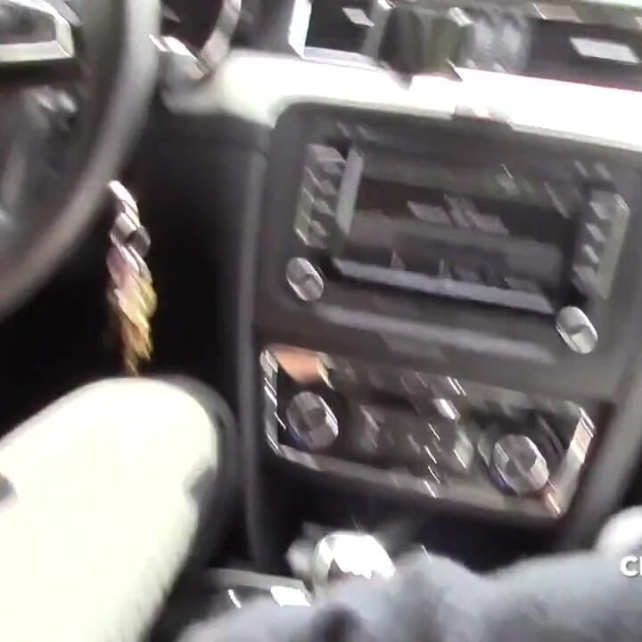 Conductor de Uber se folla a un muchacho flaco en el público, edificio abandonado