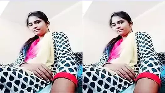 Today Exclusive-Sexy Desi Girl Showing Boobs ...