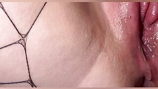 Sklavin S Pumps up Her Pussy!