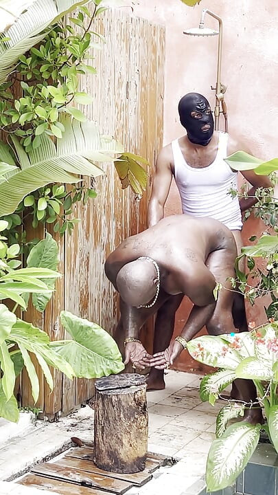 흑인 엉덩이 따먹는 마누라를 속이는 큰 자지 도미니카 깡패