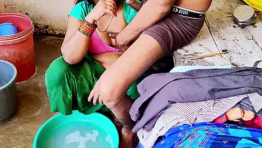 Desi bhabhi ne  bathroom me land chusha