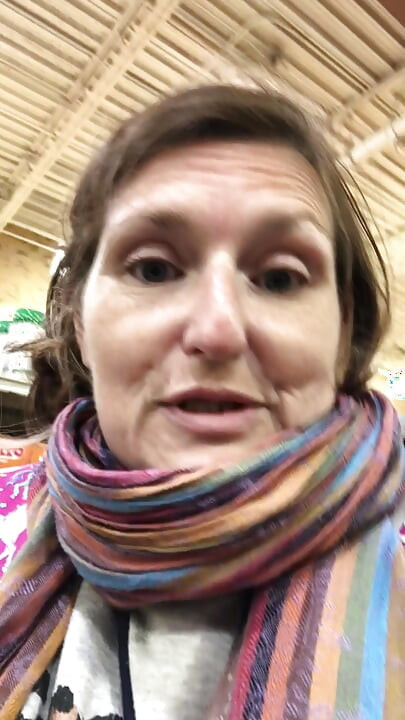 Îmi Expun Țâțele În Supermarket Pentru a-ți Arăta Cât De Frig a Fost!