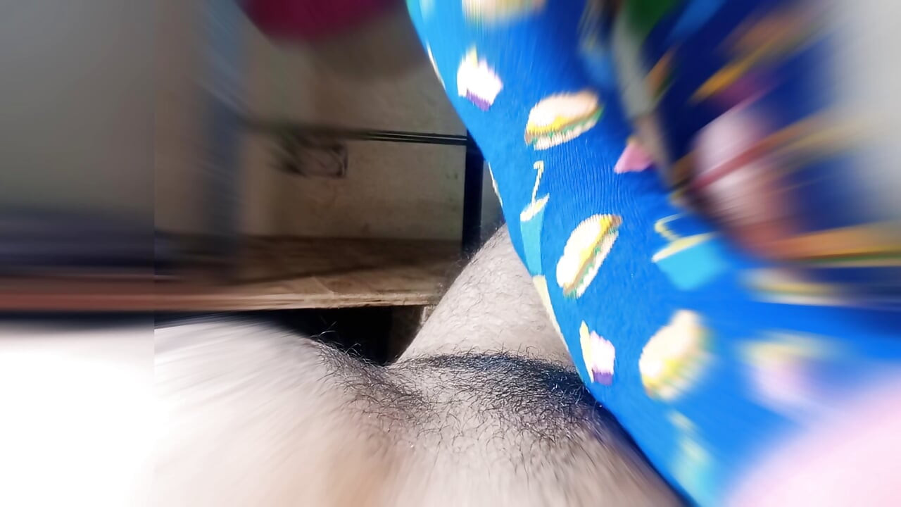 稻草與腳穿著非常有趣的絲襪