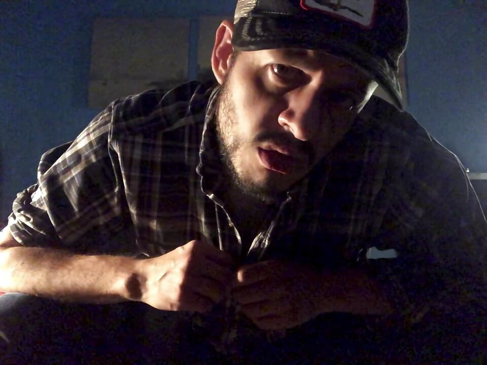 Zgardă albastră latino sexy, un mexican foarte verbal și preputul lui musky și gaura de spermă încărcată.