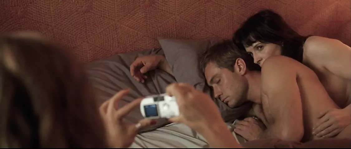 Juliette Binoche,Vera Farmiga - Breaking and Entering (2006)