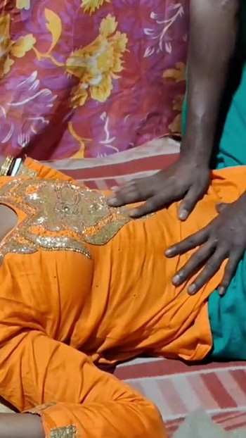 Stunning moment from "Malik Ne naukrani ko Akele Kamre Mein Chut Chud"