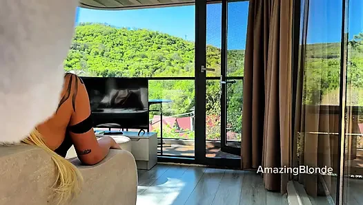 Heißer blowjob und sperma im mund in einem kapselhotel in bergen