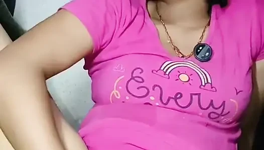 Gadis cantik lagi asik masturbasi fingering memeknya audio bahasa india