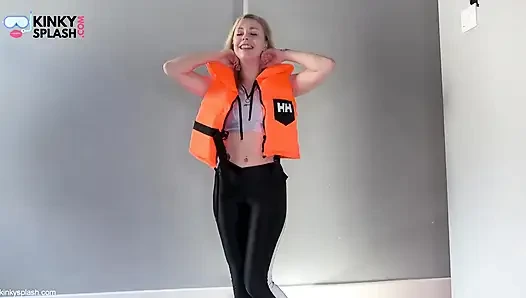 Pengakuan fetish asmr lifejacket dengan legging mengkilap