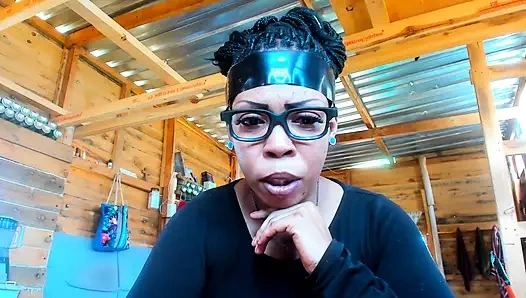 Permainan peran, wanita alien dengan pantat montok di bumi...