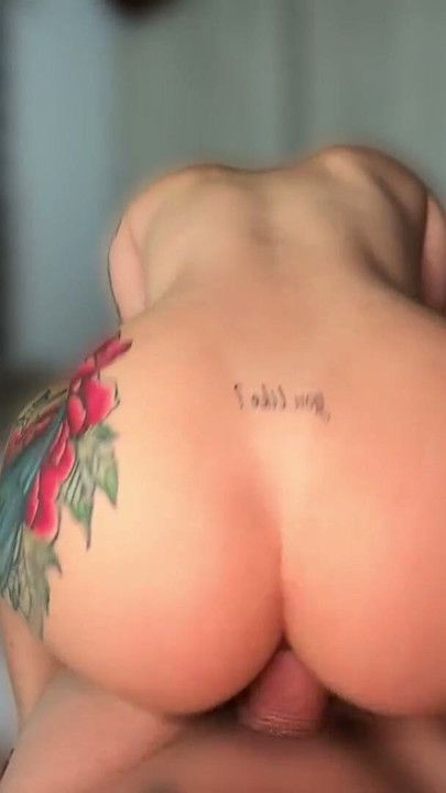 GIRL WITH BEAUTIFUL TIGHT ASS RIDES ON A FUCK THAT EXPANDS HER TIGHT ASS | Clip 1