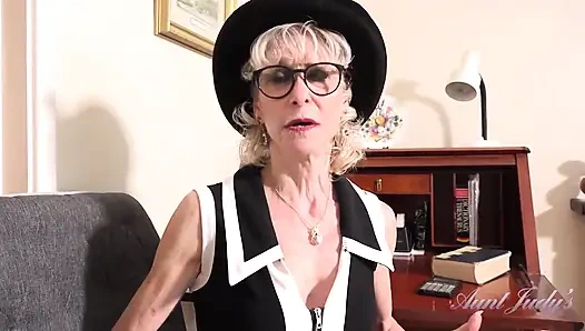 Auntjudys - bos seksimu dee lite lagi asik nyepong kontol di kantor