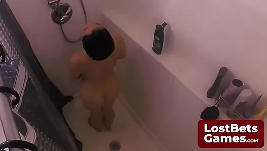 В конце стриптиз с ее телом, покрытым сладким тортом