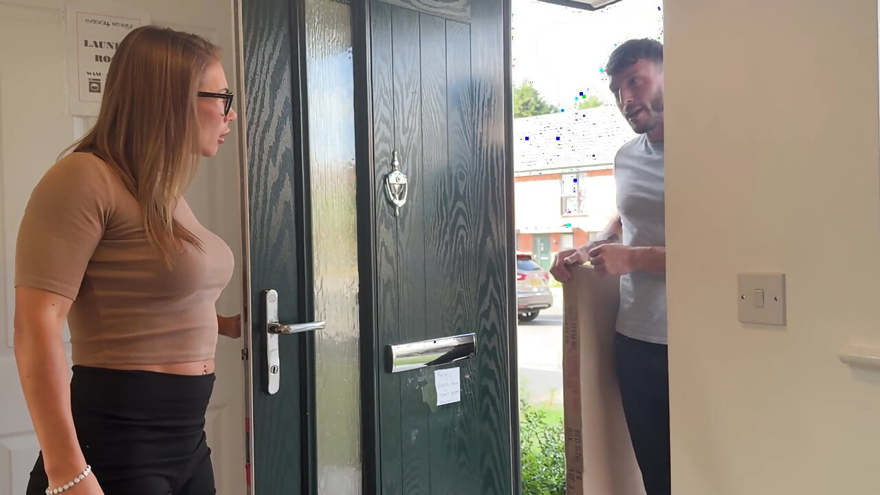 Delivery Man Gets to Give Housewife Facial