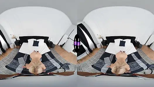 Cewek sange rambut pirang lagi asik ngentot kontol setelah memperbaiki laptopnya - tmwvrnet