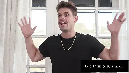 BIPHORIA - "Слишком сексуального напряжения и недостаточно высвобождения" - мускулистый медведь Bi Doc имеет горячих пациентов и хорошо подвешивает бойфренда