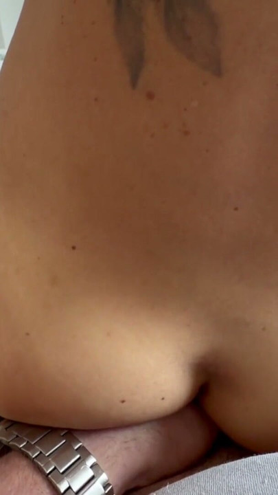 Esta criada siempre está lista para algo de acción anal cuando su jefe está cerca | Clip 3