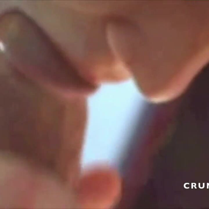 Un jeune mec se fait baiser par son ami gay