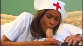 Caramel faz o papel de uma enfermeira suja para Marcar Cummings