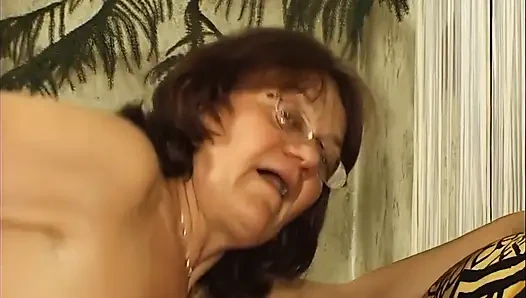 Horny Mature Brunette Fingers Hairy Pussy to Orgasm