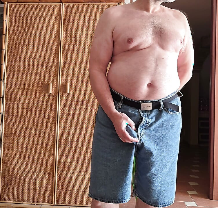 Stocky guy finally taking his dick out for a wank