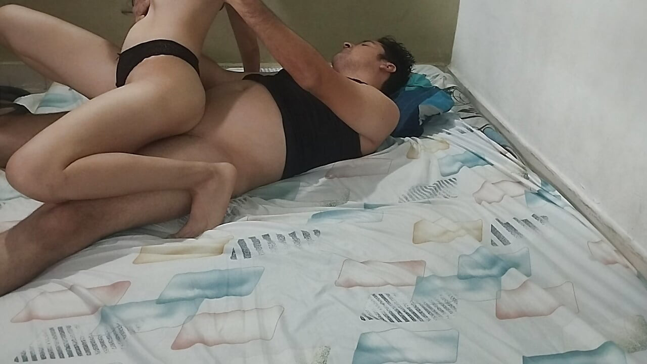 Tinder Girl Rides My Cock Without a Condom