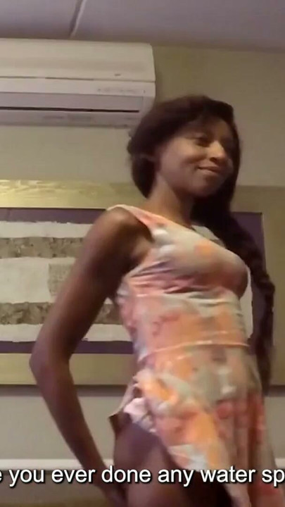 Magnifique princesse ébène se noie dans une queue blanche et se fait défoncer sa petite chatte noire serrée lors d’un casting | Clip 1