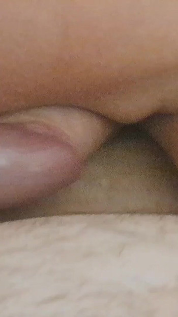 Epischer moment aus "Ich paw ihn, während ich masturbiere, um meine muschi zu nassen und reibe sie dann gegen seinen schwanz, bis es mit einem spermastrom endet"