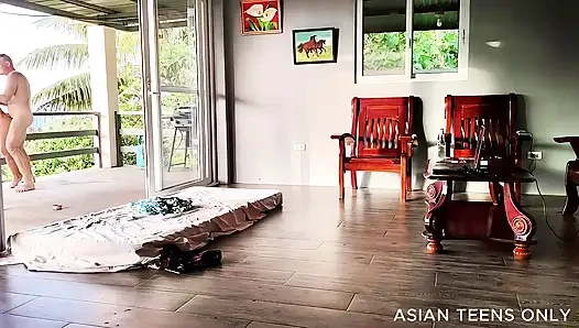 Winziger Asiatischer Anus Wurde Im Haus Mitten Im Nationalpark Zerstört