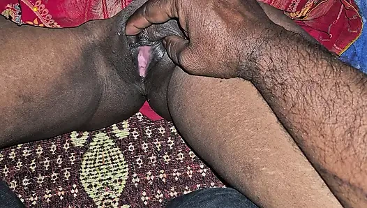 Memek hitam dipijat dengan minyak dan ngentot habis-habisan kakak ipar india