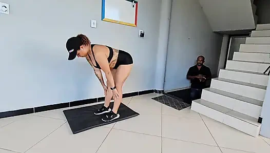 Aku ngentot pantat tetanggaku habis-habisan sampai dia crot di dalam