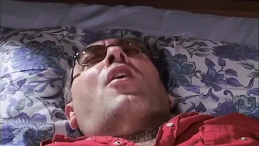 Wanita kelas ditunggangi oleh Roberto