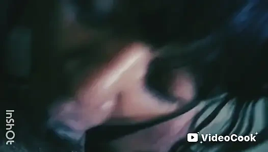 Cewek itu berlutut dan memperbaikinya!!