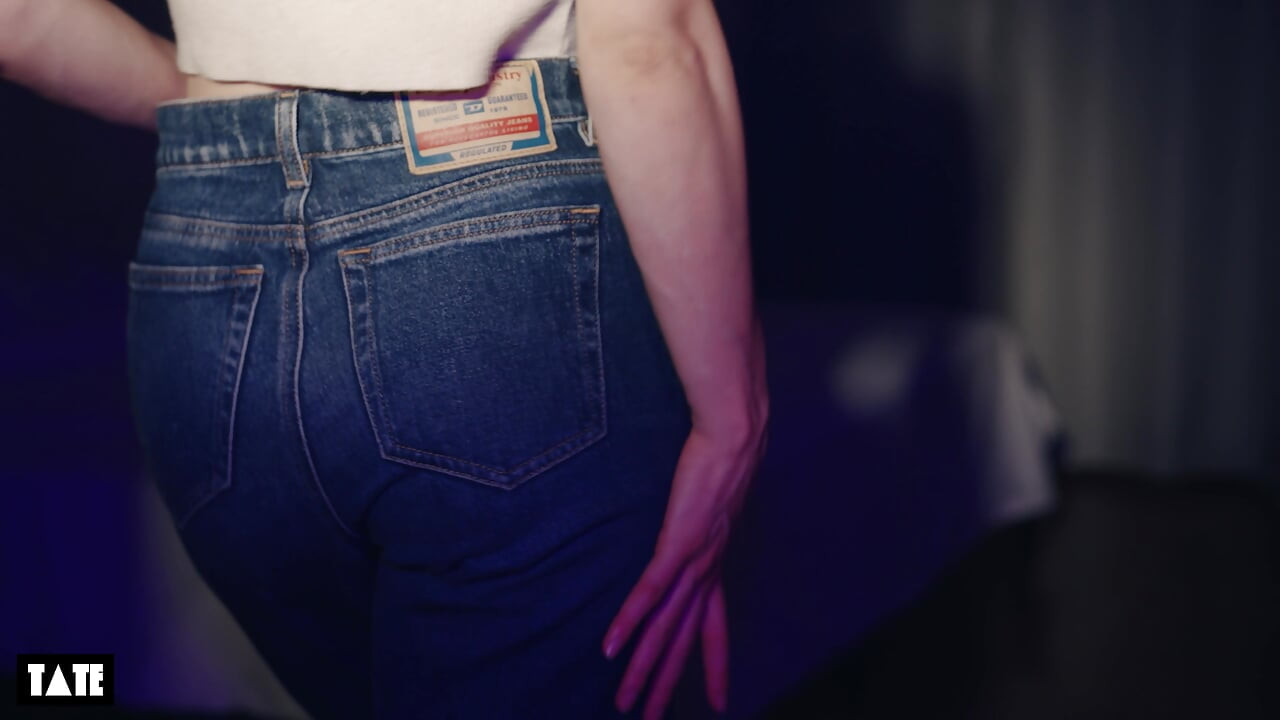 Studentei sexy amatoare îi place să fie futută de profesorul ei