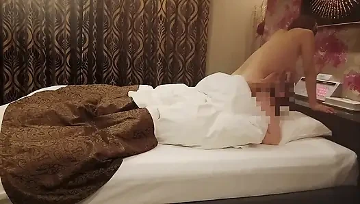 Rekaman video seks pasangan yang tukang selingkuh