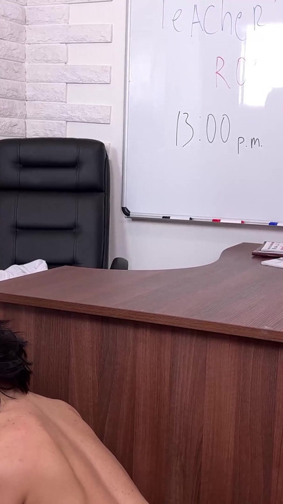 Kiefer-FALLENDER MOMENT VON "MEINE SCHÜLER HABEN MICH WIEDER IN DER KLASSE GEFICKT"