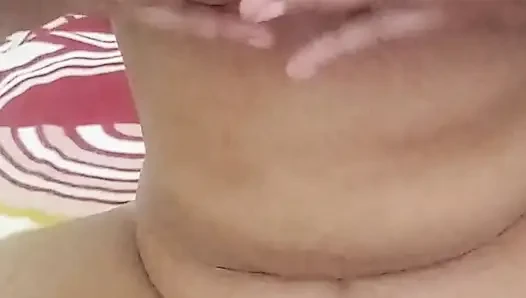Tombul evli kadın parmaklıyor