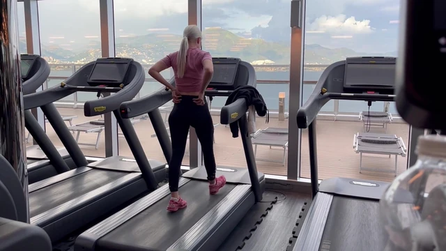 I like an unknown girl from the cruise ship gym, I go to her room to fuck her and she gives me a blowjob until I finish cumming