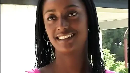 Siyah adam sikini zenci yarağının içine sokturuyor