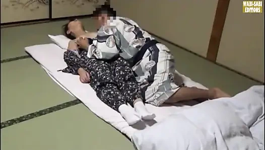 Nach feierabend verführung einer heißen frühjahrsbegleiterin in einer Privatraum-session gefangen genommen - szene.4