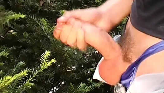 Çarpıcı Alman genç kız ormanda sikiliyor ve götüne boşaltıyor