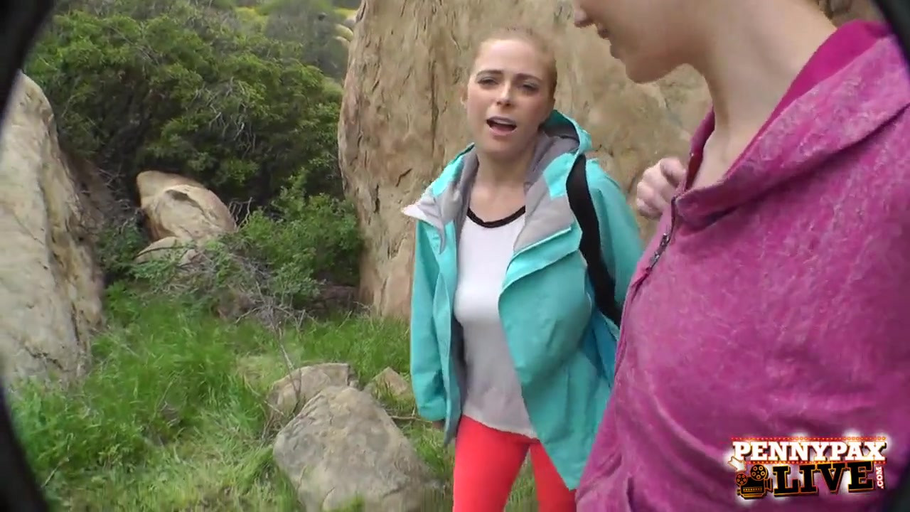 ペニー・パックスとサラ・シェボンの素晴らしいハイキングハメ撮り3p