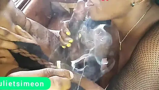 Ich genoss es nicht, auf dem Stuhl gefickt zu werden, also bat ich ihn, mich zum Bett zu bringen und mich so gut zu ficken.