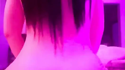 Китайская стриптизершка скачет в обратном стиле наездницы Yummy Jimmy, пока он не кончит в ее растрачанную киску