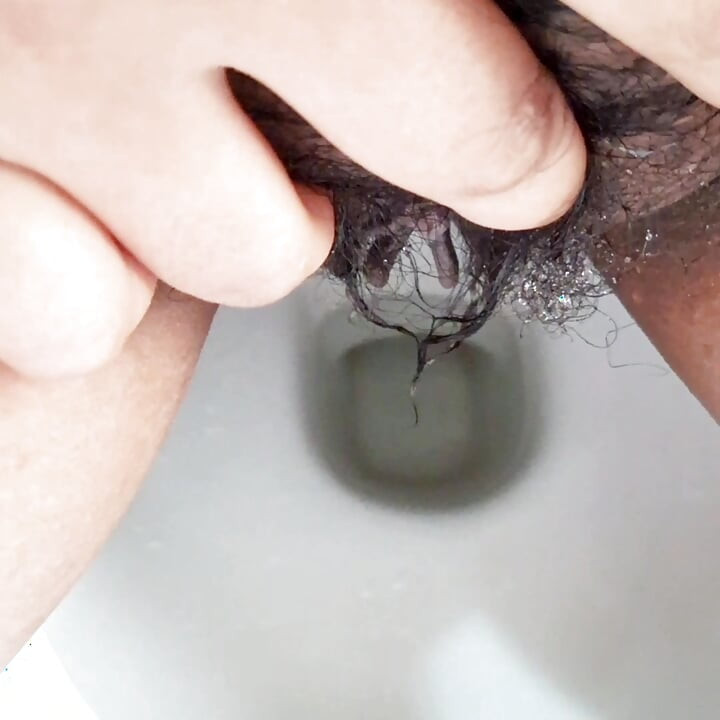 Hot aunty pissy in bathroom and video taken by step son but she know