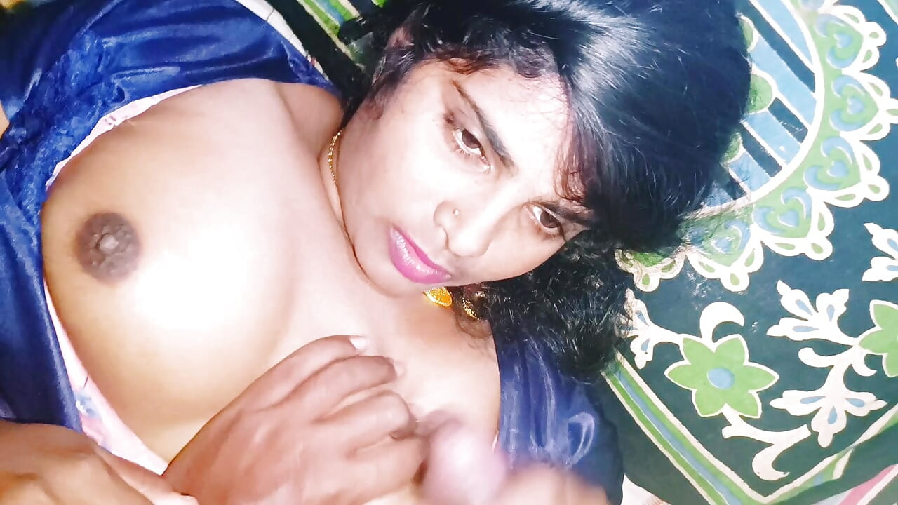Hermosa india infiel al marido follando la polla grande del hermano pequeño de Husbend India infiel, telugu habla sucio