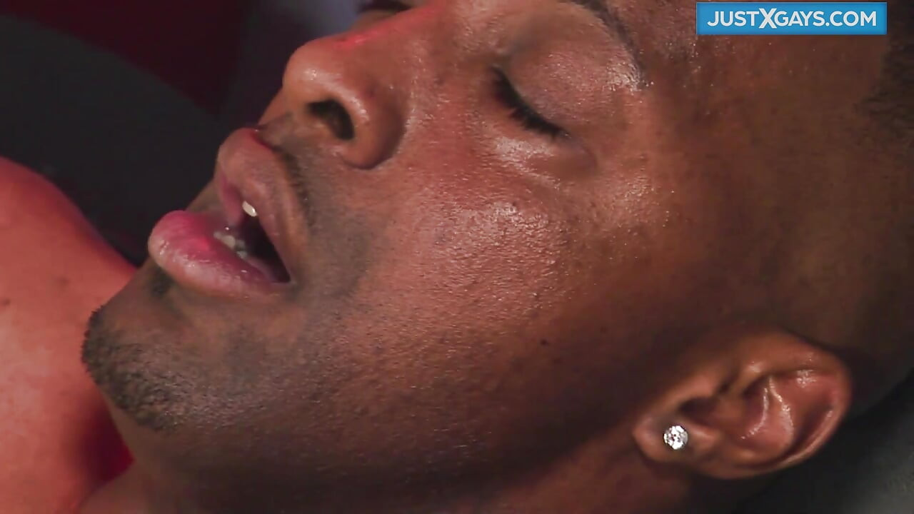 Szörnyeteg fasz análisan megbassza meleg barátját